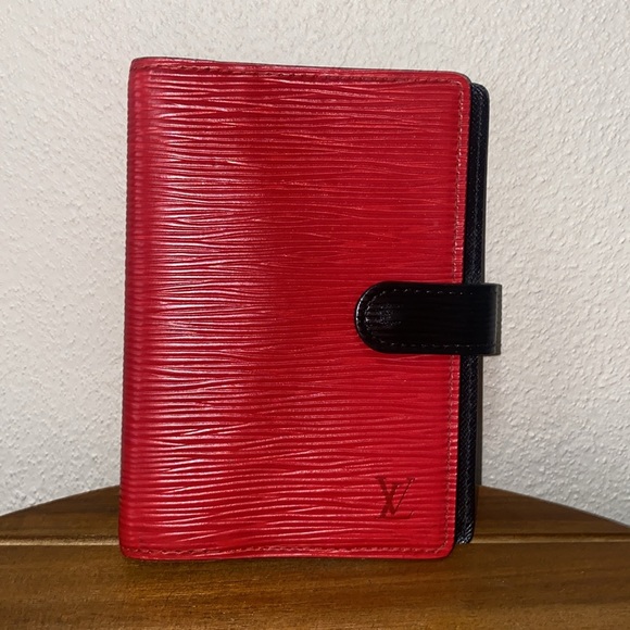 Authentic Louis Vuitton Epi agenda PM day planner plus unbranded paper included - Picture 15 of 16
